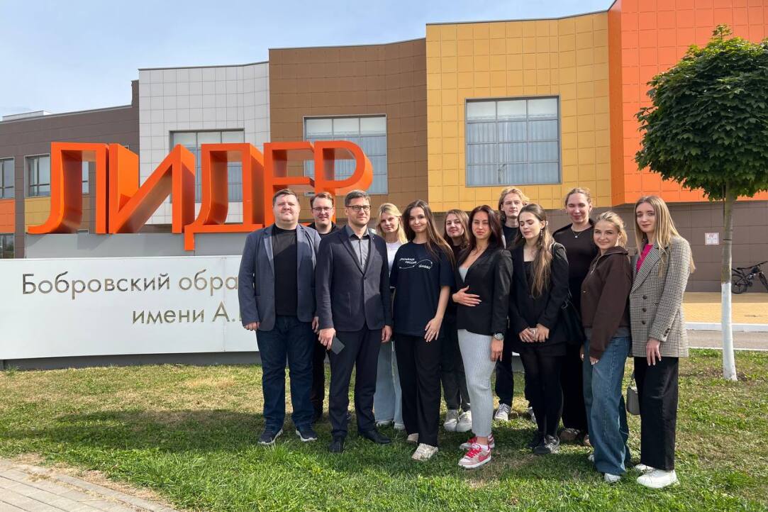 В Воронеже состоялась экспедиция «Роль партнерств образовательных организаций и бизнеса в формировании образовательно-профессиональных траекторий молодежи» Иллюстрация к новости: В Воронеже состоялась экспедиция «Роль партнерств образовательных организаций и бизнеса в формировании образовательно-профессиональных траекторий молодежи»
